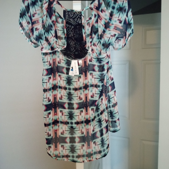 blouse - Picture 3 of 3